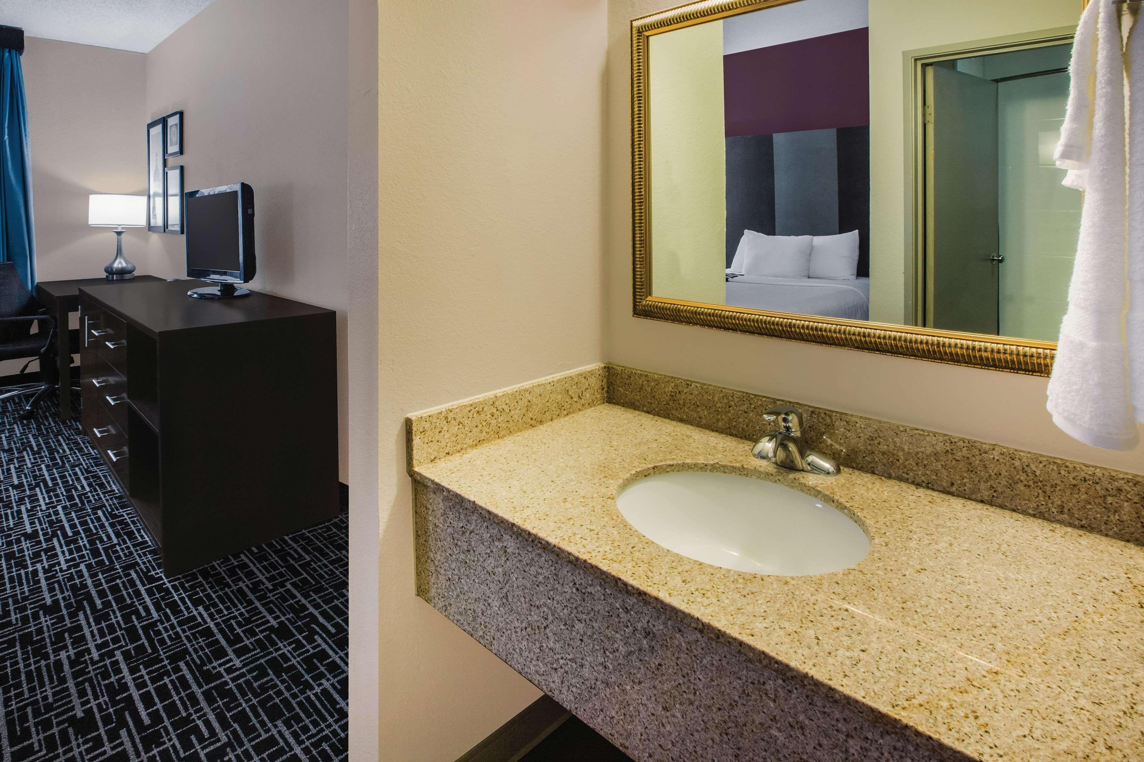 La Quinta Inn By Wyndham Indianapolis North Esterno foto