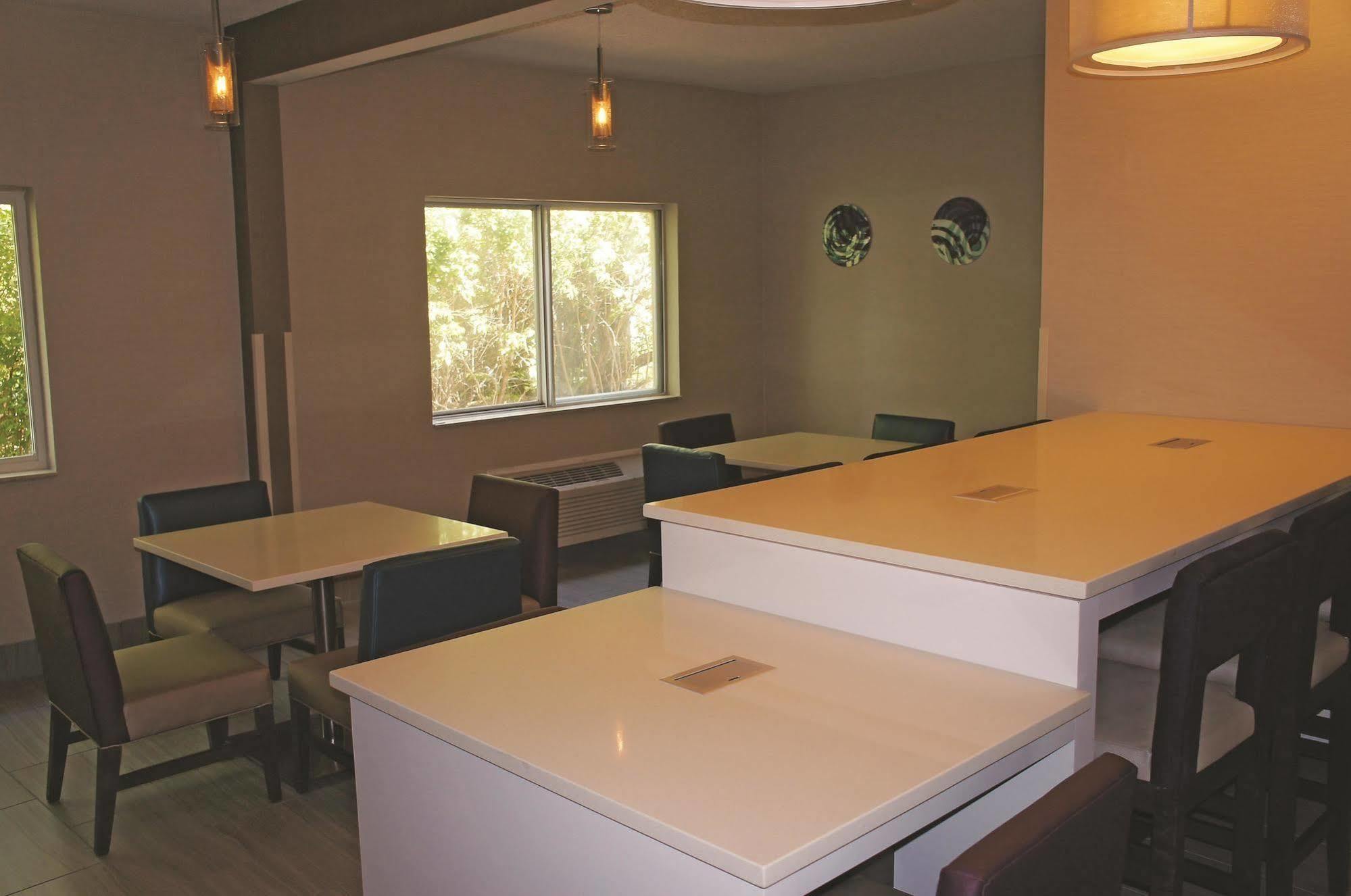 La Quinta Inn By Wyndham Indianapolis North Esterno foto