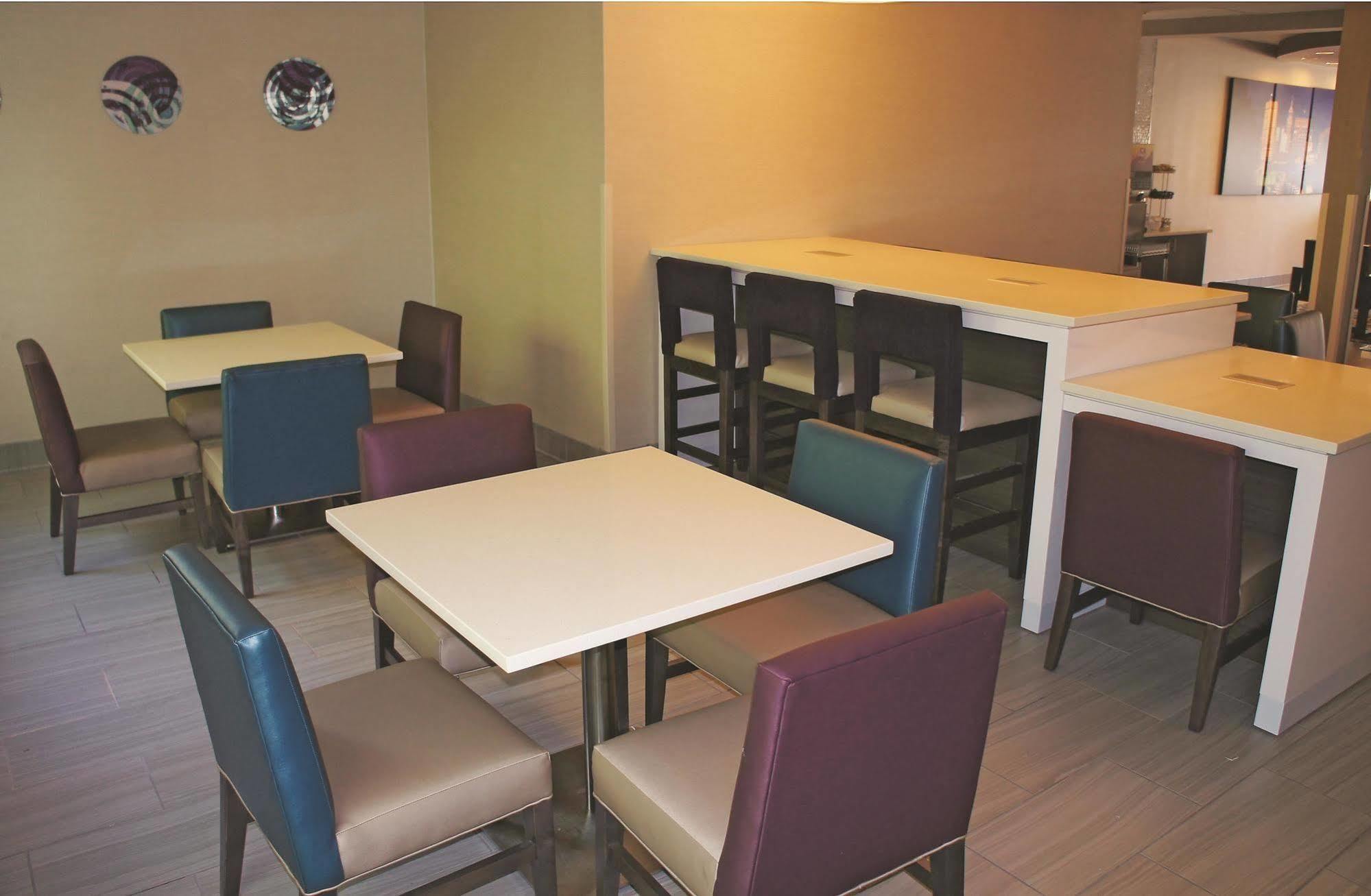 La Quinta Inn By Wyndham Indianapolis North Esterno foto